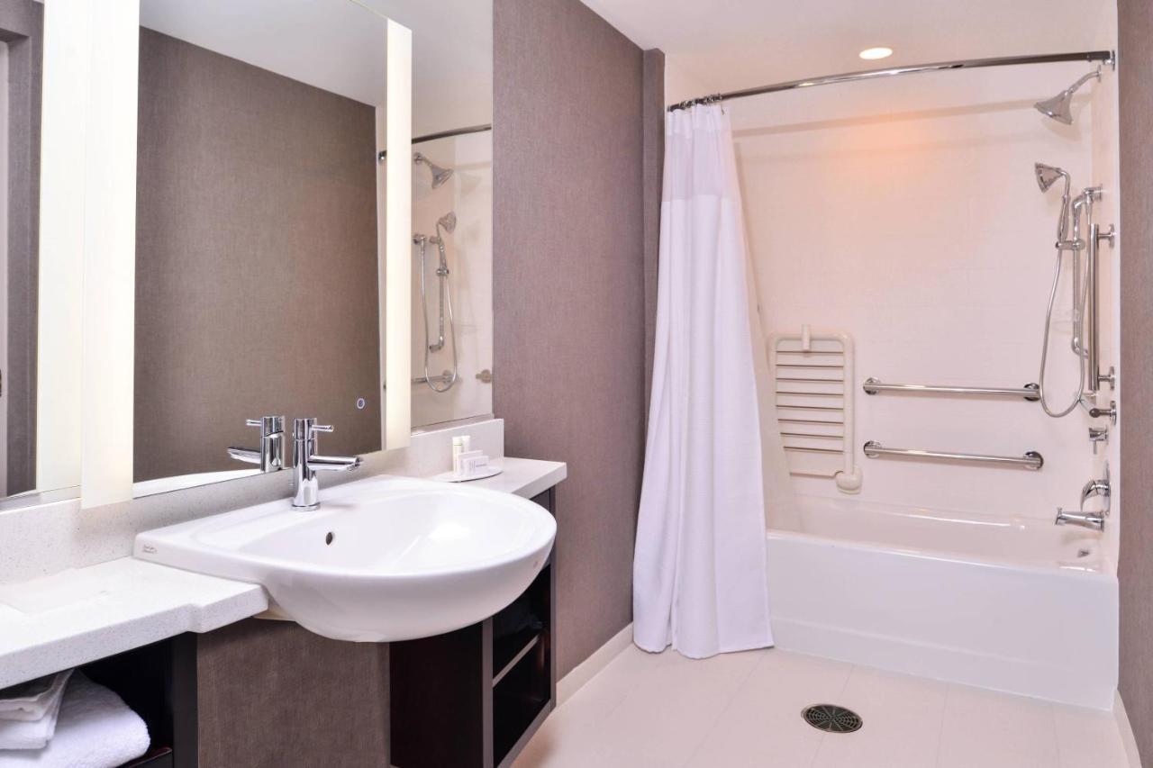 Springhill Suites By Marriott Greensboro Airport Bagian luar foto
