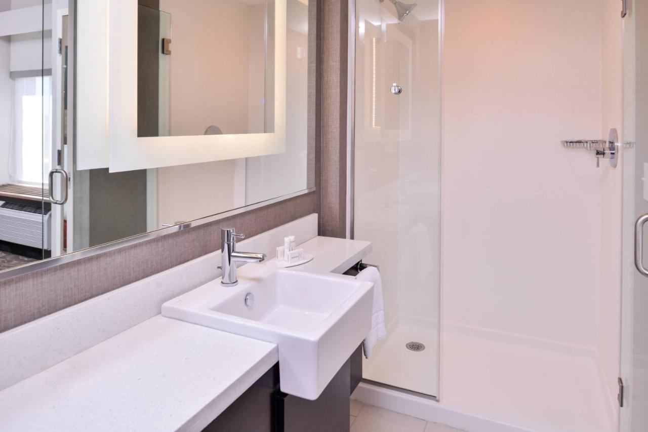 Springhill Suites By Marriott Greensboro Airport Bagian luar foto