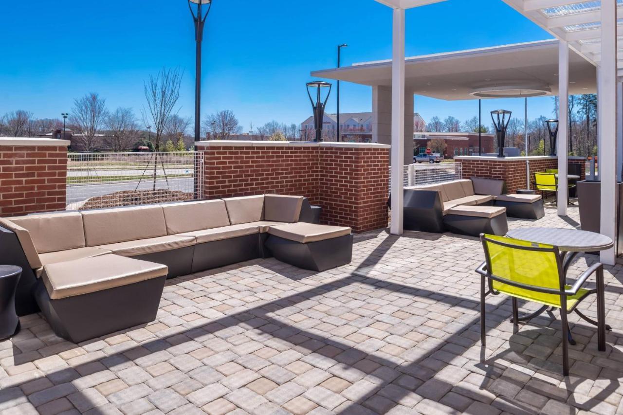 Springhill Suites By Marriott Greensboro Airport Bagian luar foto